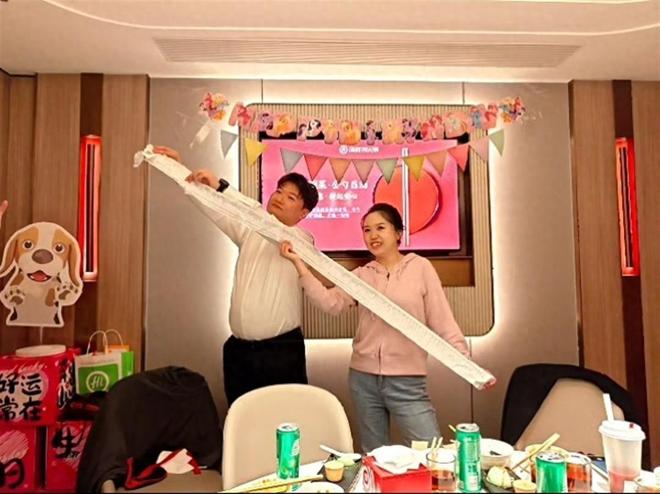 争议不断一场95后新人的反内卷实验j9九游会登录海底捞婚礼火出圈网友(图10)