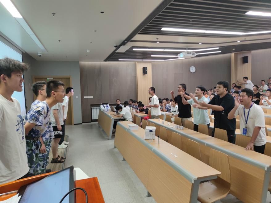 面向本科新生开展沉浸式形势与政策课九游会J9入口计算机科学与技术学院