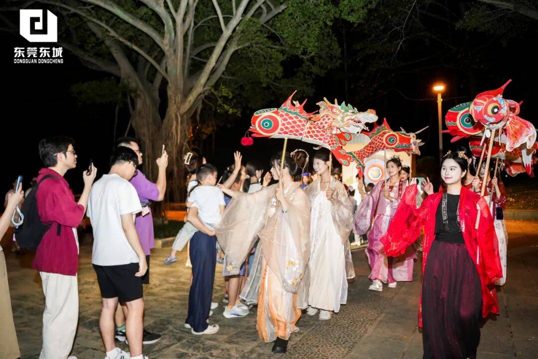 旗山国潮游园一场传统与现代的邂逅九游会j9ag双节“趣”处!黄(图5) 旗山国潮游园一场传统与现代的邂逅九游会j9ag双节“趣”处!黄(图5)