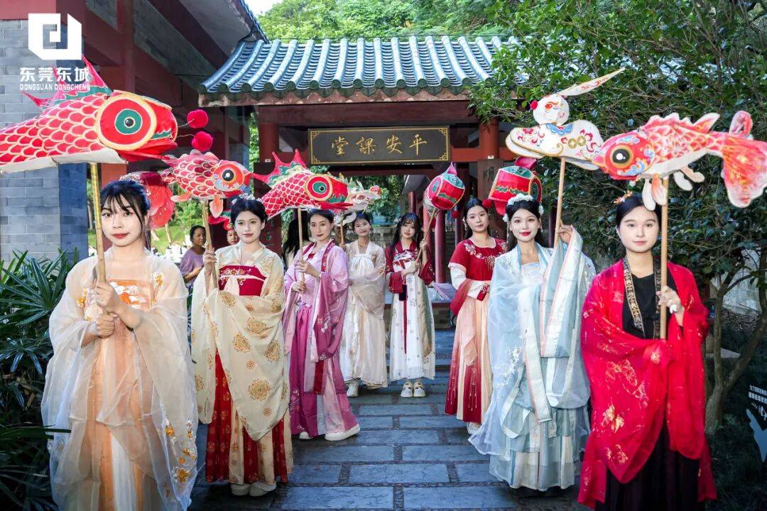 旗山国潮游园一场传统与现代的邂逅九游会j9ag双节“趣”处!黄(图6) 旗山国潮游园一场传统与现代的邂逅九游会j9ag双节“趣”处!黄(图6)